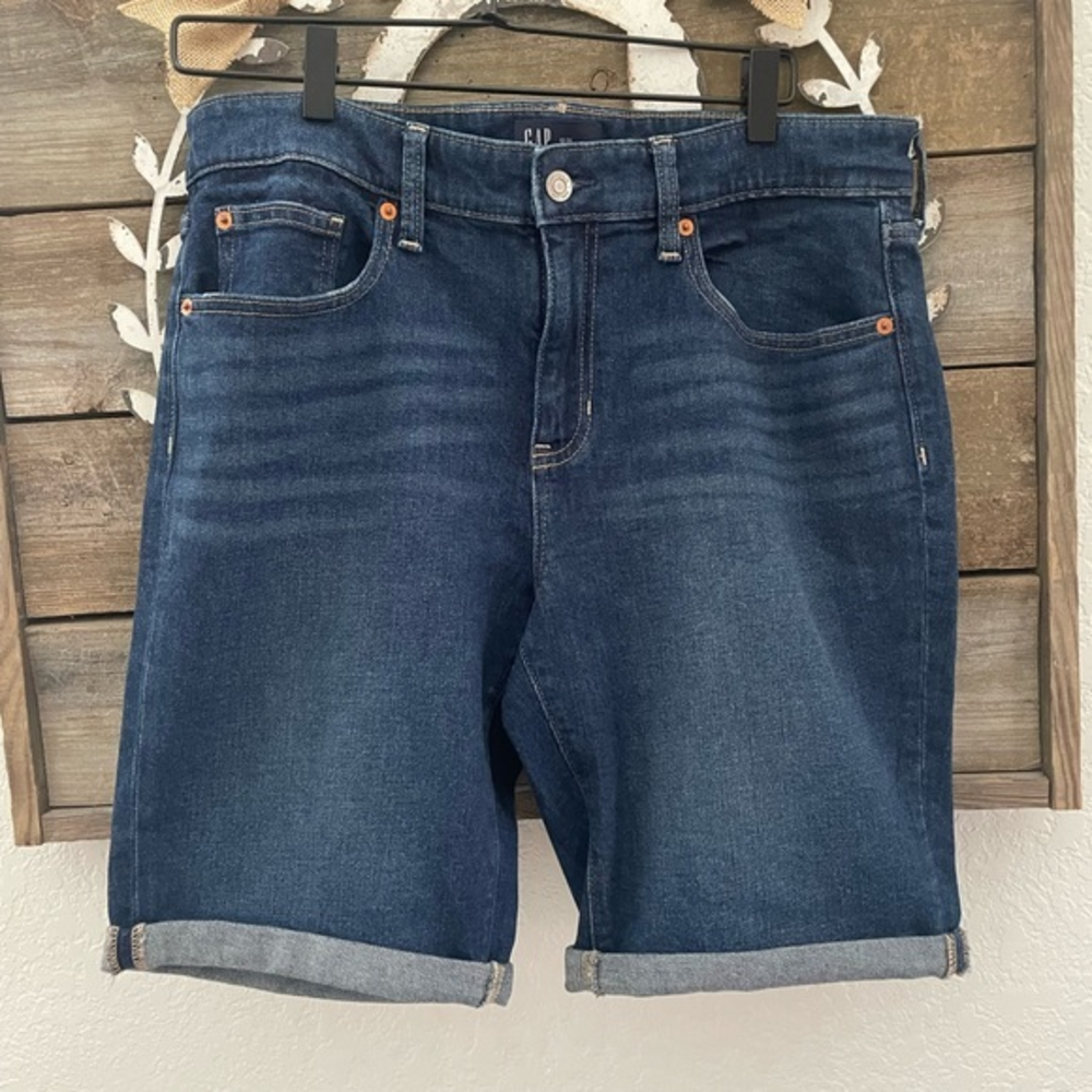 GAP denim 9” Bermuda roll hem denim jean shorts blue size 31 12